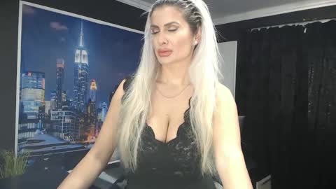 Snapshot of laras_moans chatting on 01/01/25, 08:24 laras_moans online show from 01/01/25, 08:24
