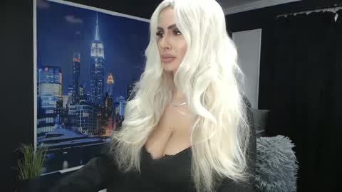 Snapshot of laras_moans chatting on 01/11/25, 08:11 laras_moans online show from 01/11/25, 08:11