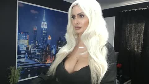 Snapshot of laras_moans chatting on 01/11/25, 11:12 laras_moans online show from 01/11/25, 11:12