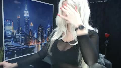 Snapshot of laras_moans chatting on 01/24/25, 09:28 laras_moans online show from 01/24/25, 09:28