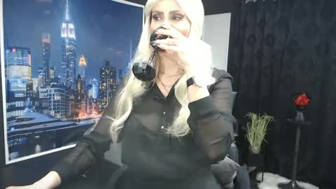 Snapshot of laras_moans chatting on 02/04/25, 11:27 laras_moans online show from 02/04/25, 11:27