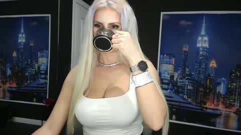 Snapshot of laras_moans chatting on 02/19/25, 10:12 laras_moans online show from 02/19/25, 10:12