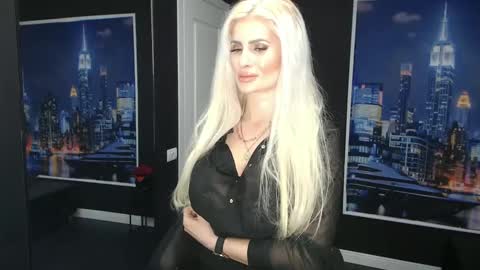Snapshot of laras_moans chatting on 02/23/25, 09:33 laras_moans online show from 02/23/25, 09:33