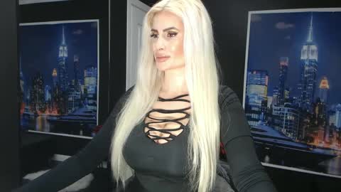 Snapshot of laras_moans chatting on 02/25/25, 08:03 laras_moans online show from 02/25/25, 08:03