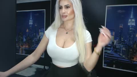 Snapshot of laras_moans chatting on 03/03/25, 06:48 laras_moans online show from 03/03/25, 06:48