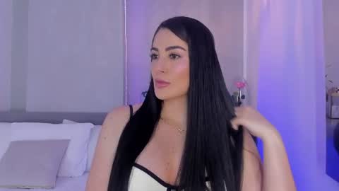 Snapshot of laravillalobos chatting on 06/15/26, 09:50 Laura online show from 06/15/26, 09:50
