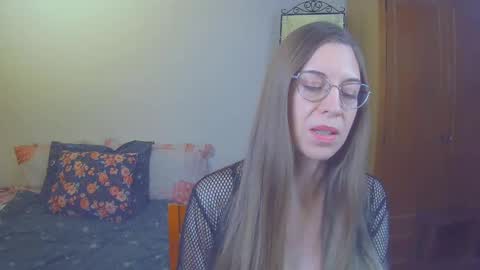 Snapshot of larawintersxxx chatting on 03/08/25, 06:37 larawintersxxx online show from 03/08/25, 06:37