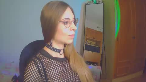 Snapshot of larawintersxxx chatting on 09/22/25, 09:17 larawintersxxx online show from 09/22/25, 09:17