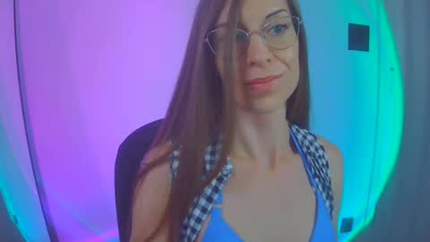 Snapshot of larawintersxxx chatting on 10/11/25, 12:10 larawintersxxx online show from 10/11/25, 12:10