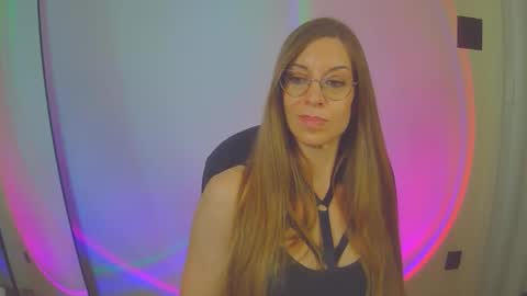 Snapshot of larawintersxxx chatting on 10/24/25, 11:01 larawintersxxx online show from 10/24/25, 11:01