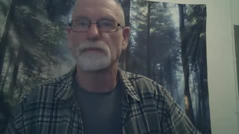 Snapshot of larbie chatting on 12/24/24, 11:11 Larbie online show from 12/24/24, 11:11