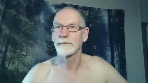 Snapshot of larbie chatting on 12/27/24, 03:37 Larbie online show from 12/27/24, 03:37