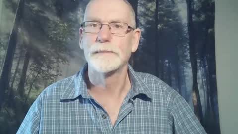 Snapshot of larbie chatting on 12/28/24, 05:12 Larbie online show from 12/28/24, 05:12