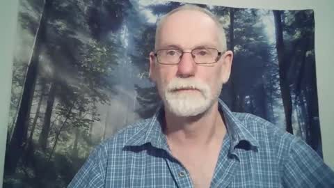 Snapshot of larbie chatting on 12/31/24, 11:53 Larbie online show from 12/31/24, 11:53