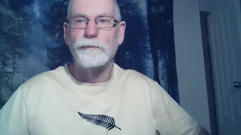 Snapshot of larbie chatting on 01/04/25, 11:54 Larbie online show from 01/04/25, 11:54