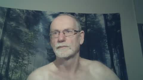 Snapshot of larbie chatting on 01/11/25, 11:23 Larbie online show from 01/11/25, 11:23