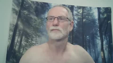 Snapshot of larbie chatting on 02/11/25, 10:48 Larbie online show from 02/11/25, 10:48
