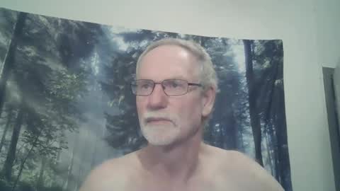 Snapshot of larbie chatting on 03/05/25, 11:38 Larbie online show from 03/05/25, 11:38