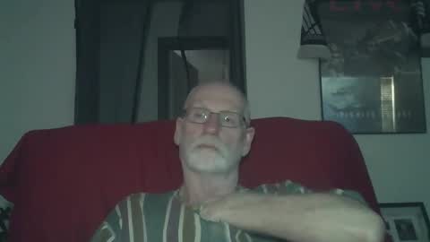 Snapshot of larbie chatting on 10/15/25, 09:42 Larbie online show from 10/15/25, 09:42