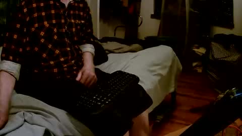 Snapshot of larbie chatting on 10/24/25, 10:44 Larbie online show from 10/24/25, 10:44