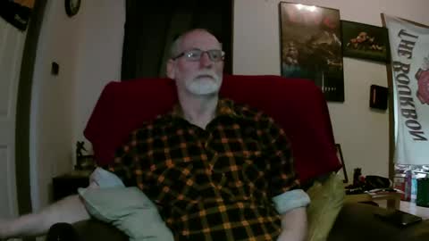 Snapshot of larbie chatting on 10/25/25, 02:30 Larbie online show from 10/25/25, 02:30