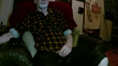 Snapshot of larbie chatting on 10/25/25, 09:20 Larbie online show from 10/25/25, 09:20