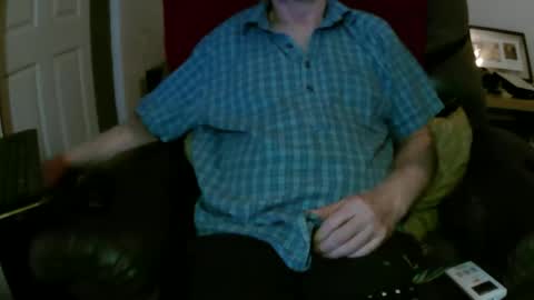 Snapshot of larbie chatting on 12/21/25, 12:51 Larbie online show from 12/21/25, 12:51