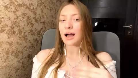 Snapshot of lareebuggie chatting on 07/06/26, 05:37 Eva online show from 07/06/26, 05:37