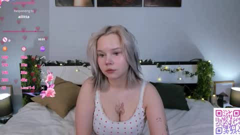 Snapshot of large_ocean chatting on 12/17/25, 02:23 Rose online show from 12/17/25, 02:23