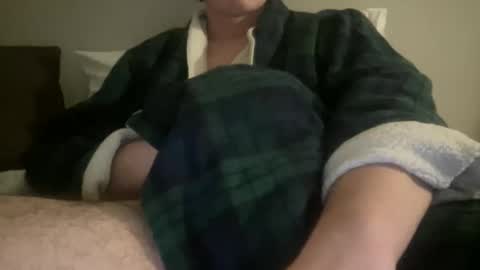Snapshot of largecockkenny chatting on 02/18/26, 10:06 HUNG YUNG STR8 online show from 02/18/26, 10:06