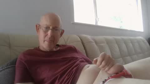 largerthan-   say hi on entry online show from 04/01/26, 04:35