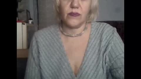 larisaq4ugo24 online show from 01/12/26, 12:32