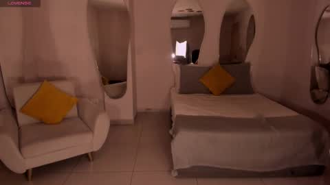 Larisa Smirnov online show from 11/15/25, 04:21