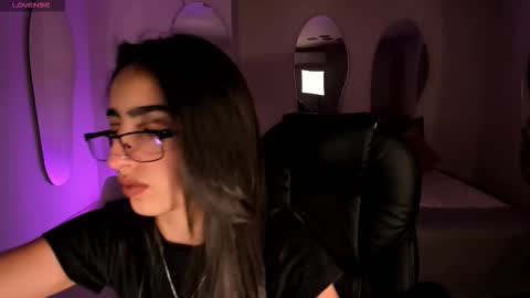 Larisa Smirnov online show from 11/30/25, 11:53