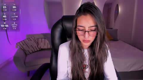 Larisa Smirnov online show from 12/05/25, 03:48