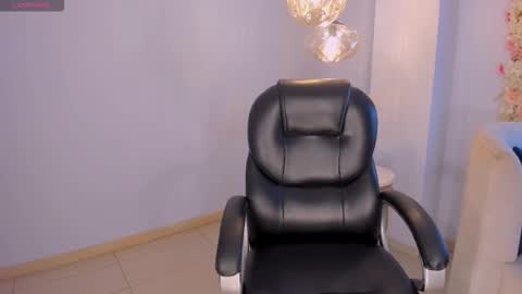 Larisa Smirnov online show from 12/16/25, 04:17