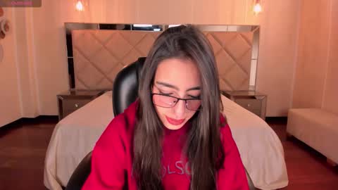 Larisa Smirnov online show from 01/10/26, 04:14