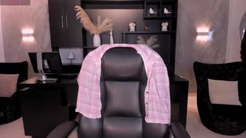 Larisa Smirnov online show from 01/16/26, 04:05