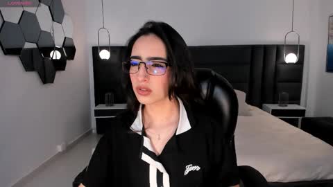 Larisa Smirnov online show from 02/01/26, 03:27