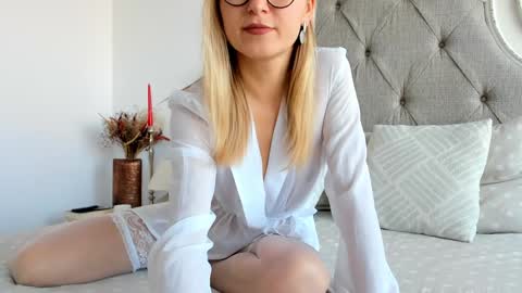 Snapshot of larissa4 chatting on 01/27/25, 12:48 Larissa online show from 01/27/25, 12:48