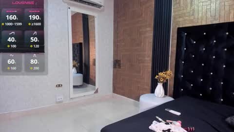 Snapshot of larossx chatting on 02/15/26, 08:27 online show from 02/15/26, 08:27