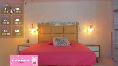 Snapshot of larsonmia chatting on 01/14/26, 12:22 MIA online show from 01/14/26, 12:22