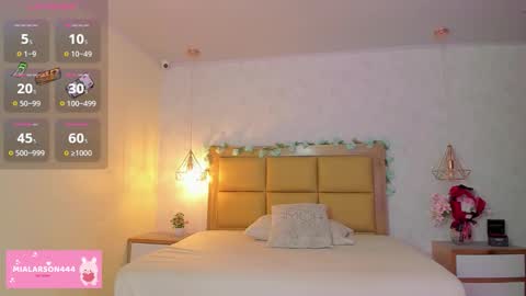 Snapshot of larsonmia chatting on 02/02/26, 12:26 MIA online show from 02/02/26, 12:26