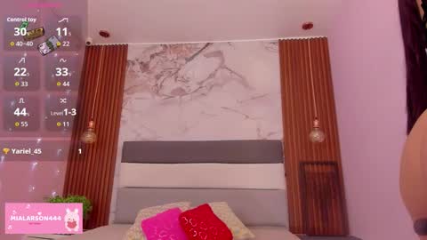 Snapshot of larsonmia chatting on 02/27/26, 12:27 MIA online show from 02/27/26, 12:27
