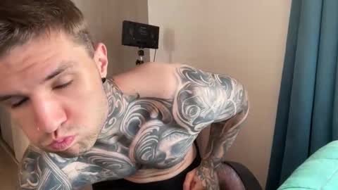 Snapshot of larsskeet chatting on 05/24/26, 04:01 larsskeet online show from 05/24/26, 04:01