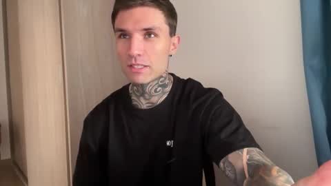 Snapshot of larsskeet chatting on 06/07/26, 04:33 larsskeet online show from 06/07/26, 04:33