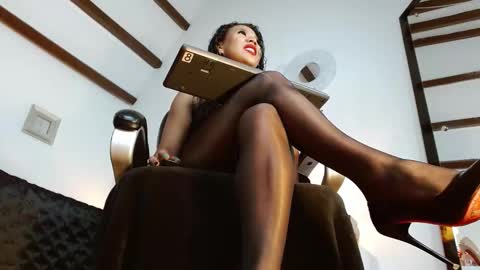 Snapshot of laryssa_swayer chatting on 09/15/25, 01:33 Laryssa online show from 09/15/25, 01:33