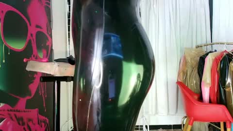 Snapshot of latex_rose_daniels chatting on 07/24/26, 01:53 ROSE online show from 07/24/26, 01:53