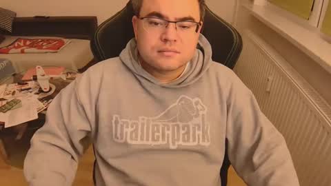 latexboy893 online show from 12/19/25, 09:33