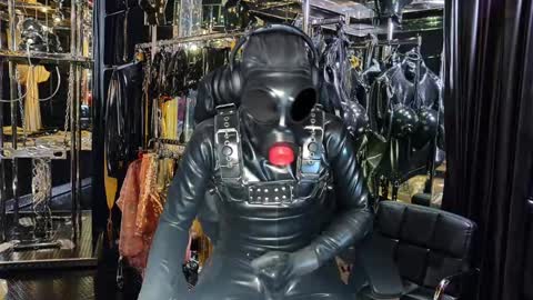 Snapshot of latexlover202 chatting on 12/23/24, 10:23 latexlover202 online show from 12/23/24, 10:23